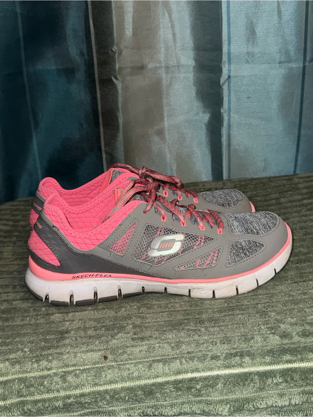 Skechers Women's Gray and Pink Skech-Flex Athletic Sneakers